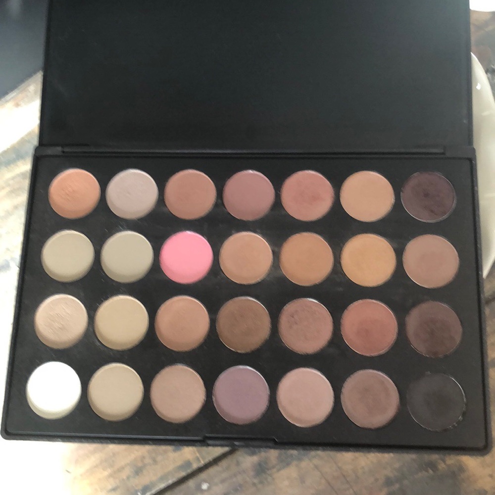 28 shadow neutral palette